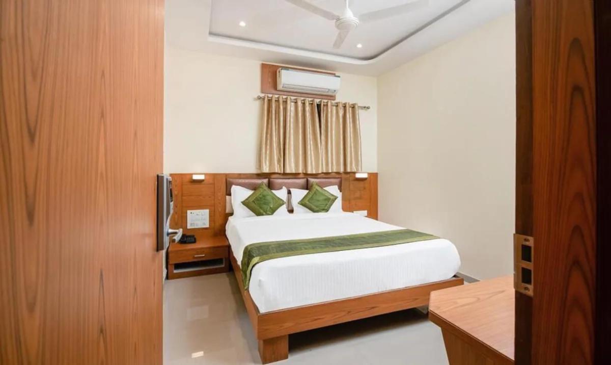 Hotel Volga Plaza Mumbai Ngoại thất bức ảnh